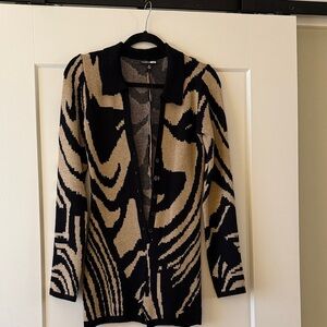 Elegant Black and Tan Patterned Sweater